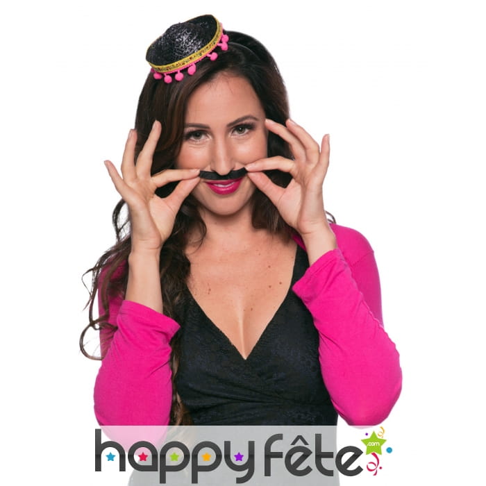 Petit sombrero noir sur serre-tête