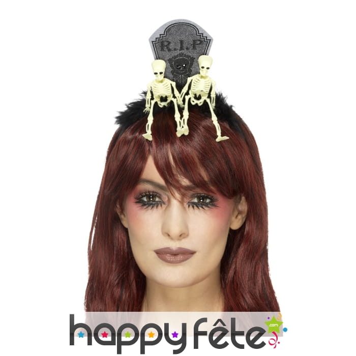 Pierre tombale et squelettes sur serre-tête