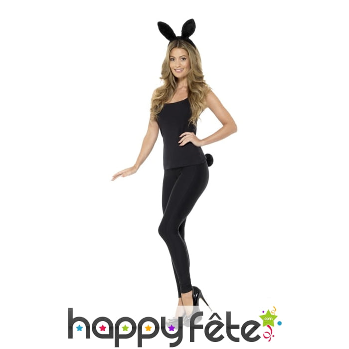 Queue et oreilles de lapin noir sur serre tête