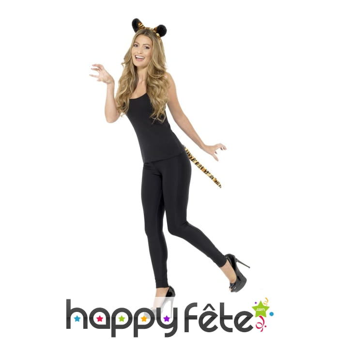 Queue et oreilles de tigre sur serre tête