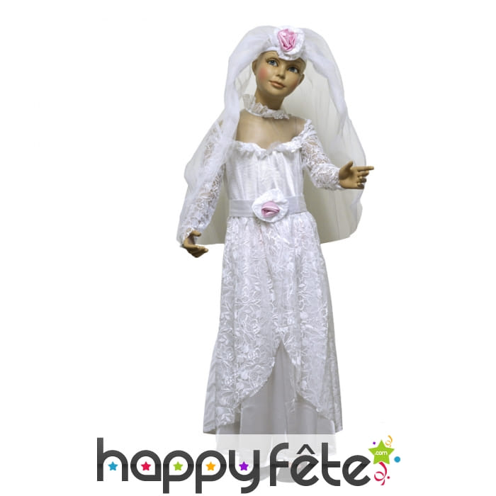 Robe blanche de petite mariée