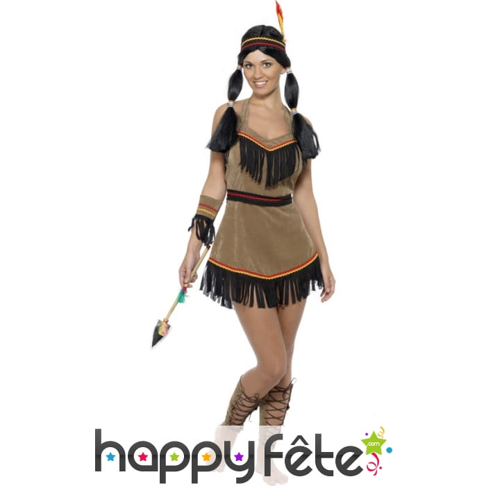 Robe courte marron à franges de femme indienne