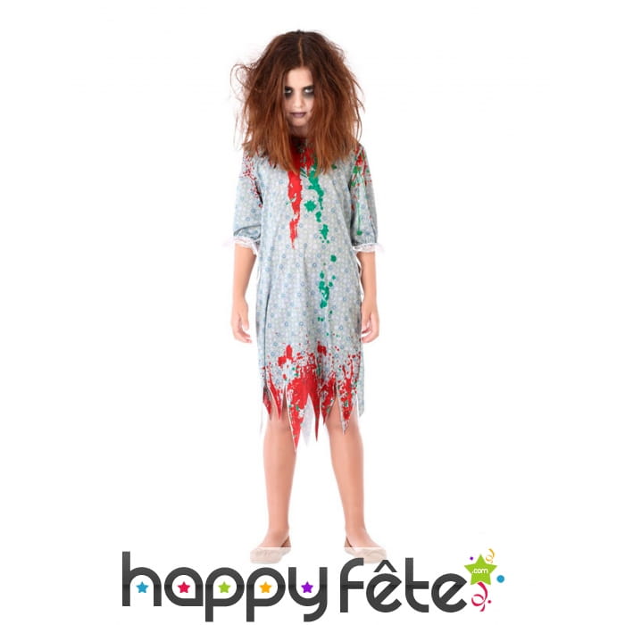 Robe de nuit ensanglantée pour petite fille