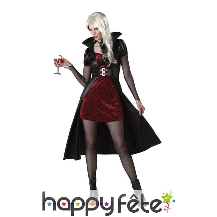 Robe rouge de vampire avec veste noire longue