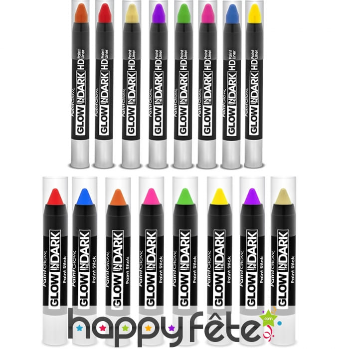 Stick de maquillage brillant dans le noir