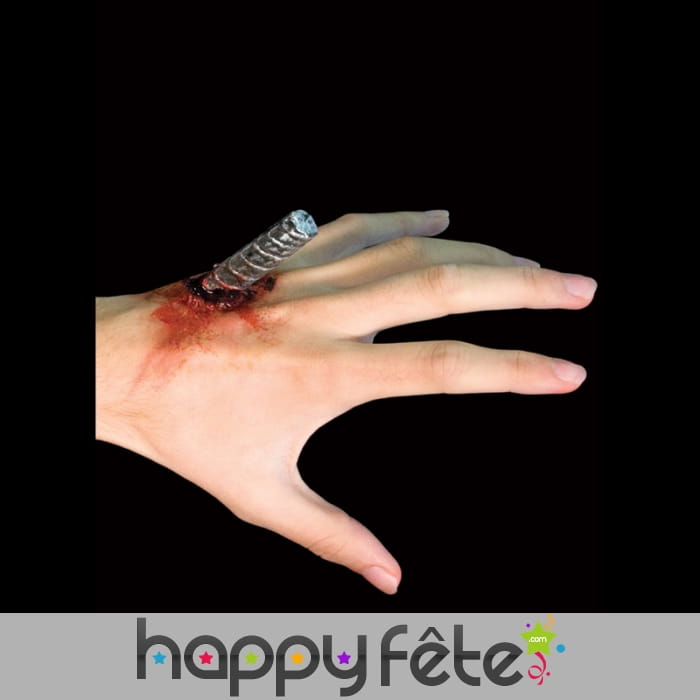 Tige de fer enfoncée dans la peau