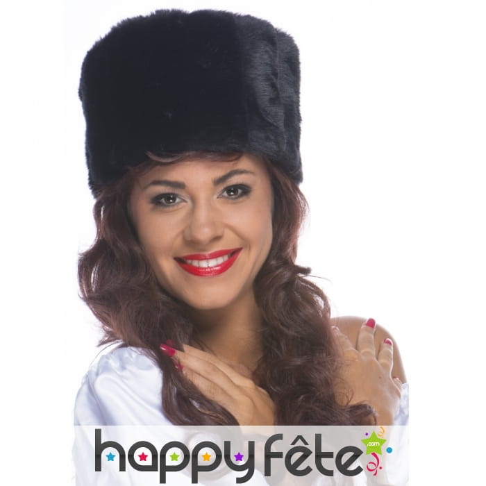 Toque en fausse fourrure noire