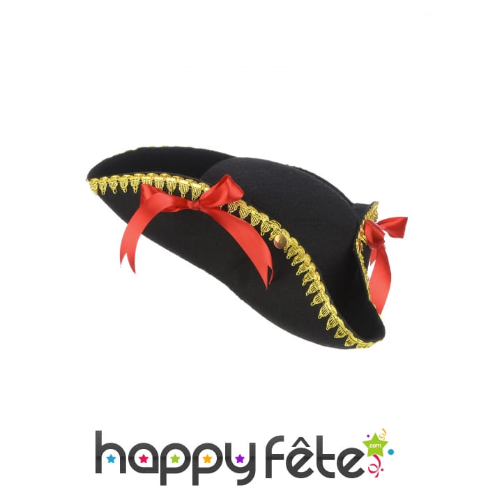 Tricorne noir avec bord doré et noeud rouge