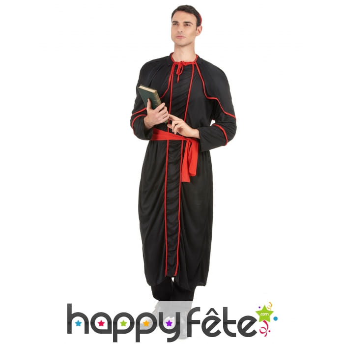 Tenue noire de religieux, liseret rouge
