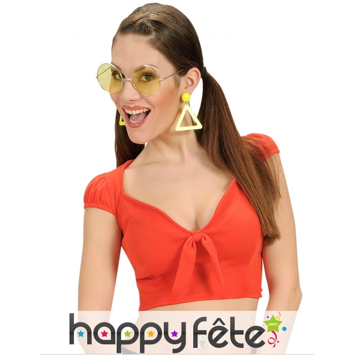 Top rouge avec noeud sur le devant