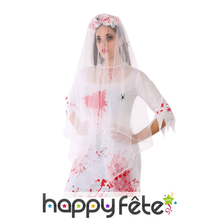 Voile de mariée blanc ensanglanté avec roses