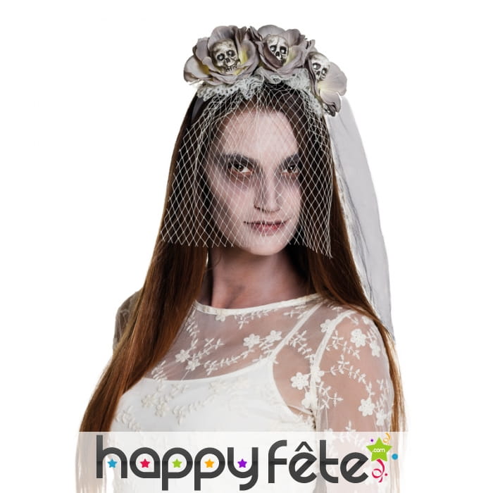 Voile de mariée gothique et têtes de mort