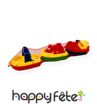 3 petites bateaux dans filet