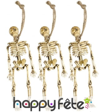 3 squelettes pendus de 15cm