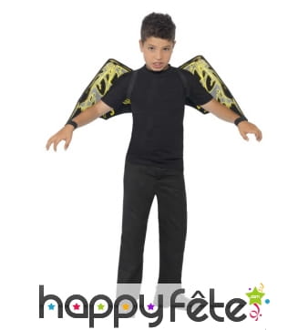 Ailes phosporescentes de chauve souris, enfant