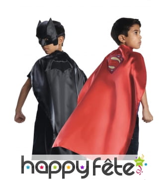 Cape Batman VS Superman réversible pour enfant