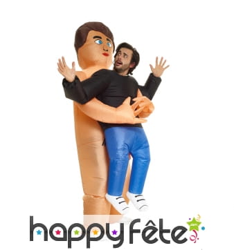 Costume dans les bras de Mr tout nu