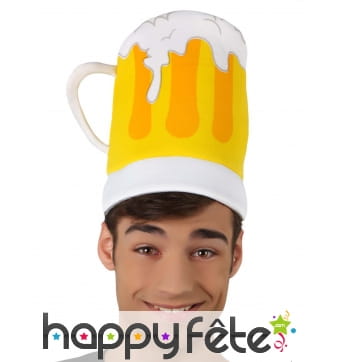 Chapeau en forme de chope de bière
