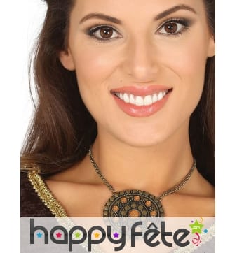 Collier médaillon style antique et fausses pierres