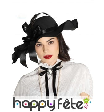Chapeau noir années 20 avec ruban et plumes