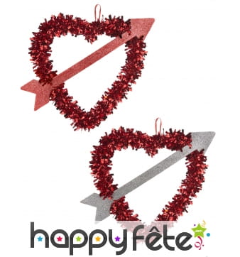 Coeur rouge décoratif traversé d'une flèche