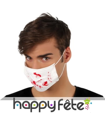 Masque blanc d'infirmier tâché de sang