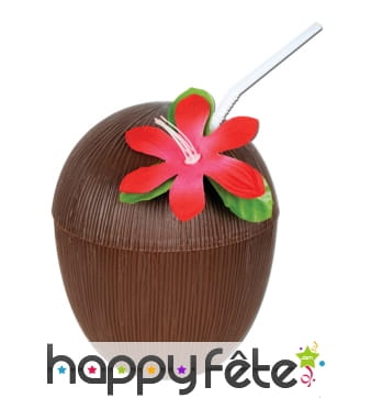 Noix de coco avec paille et fleur