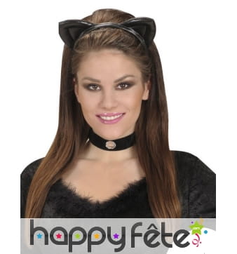 Oreilles de chat noir sur serre tête