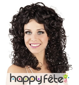 Perruque brune bouclée mi-longue