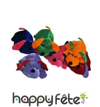 Peluche chien couché coloré