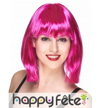 Perruque fuschia mi-longue avec frange