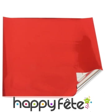 Rouleau de papier cadeau rouge avec face argent