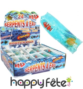 Serpent a eau avec poissons tropicaux