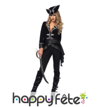 Sobre et élégant costume noir femme pirate