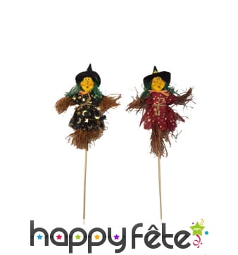 Sorcière épouvantail sur tuteur