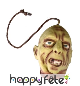 Tête coupée suspendue à une corde