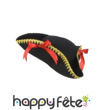 Tricorne noir avec bord doré et noeud rouge