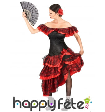 Tenue rouge et noire de danseuse de flamenco