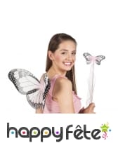 Baguette, ailes de papillon blanches noires rose