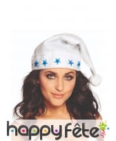 Bonnet blanc entouré d'étoiles bleues