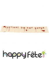 Bannière Caution Do Not Enter, ensanglantée