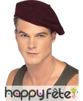 Beret de soldat rouge