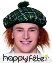 Béret vert écossais avec cheveux