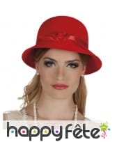 Chapeau ancien bombé rouge avec ruban