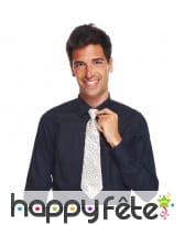 Cravate argentée recouverte de sequins