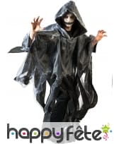 Cape blanche et noire en lambeaux