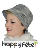 Chapeau cloche gris avec roses
