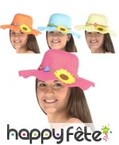 Capeline décorée d'une petite fleur