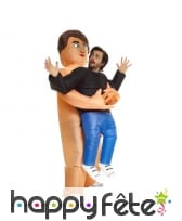 Costume dans les bras de Mr tout nu