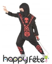 Costume de ninja noir et rouge avec tête de mort, image 2